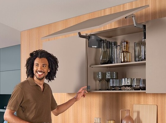 Откидные подъемники AVENTOS фирмы BLUM